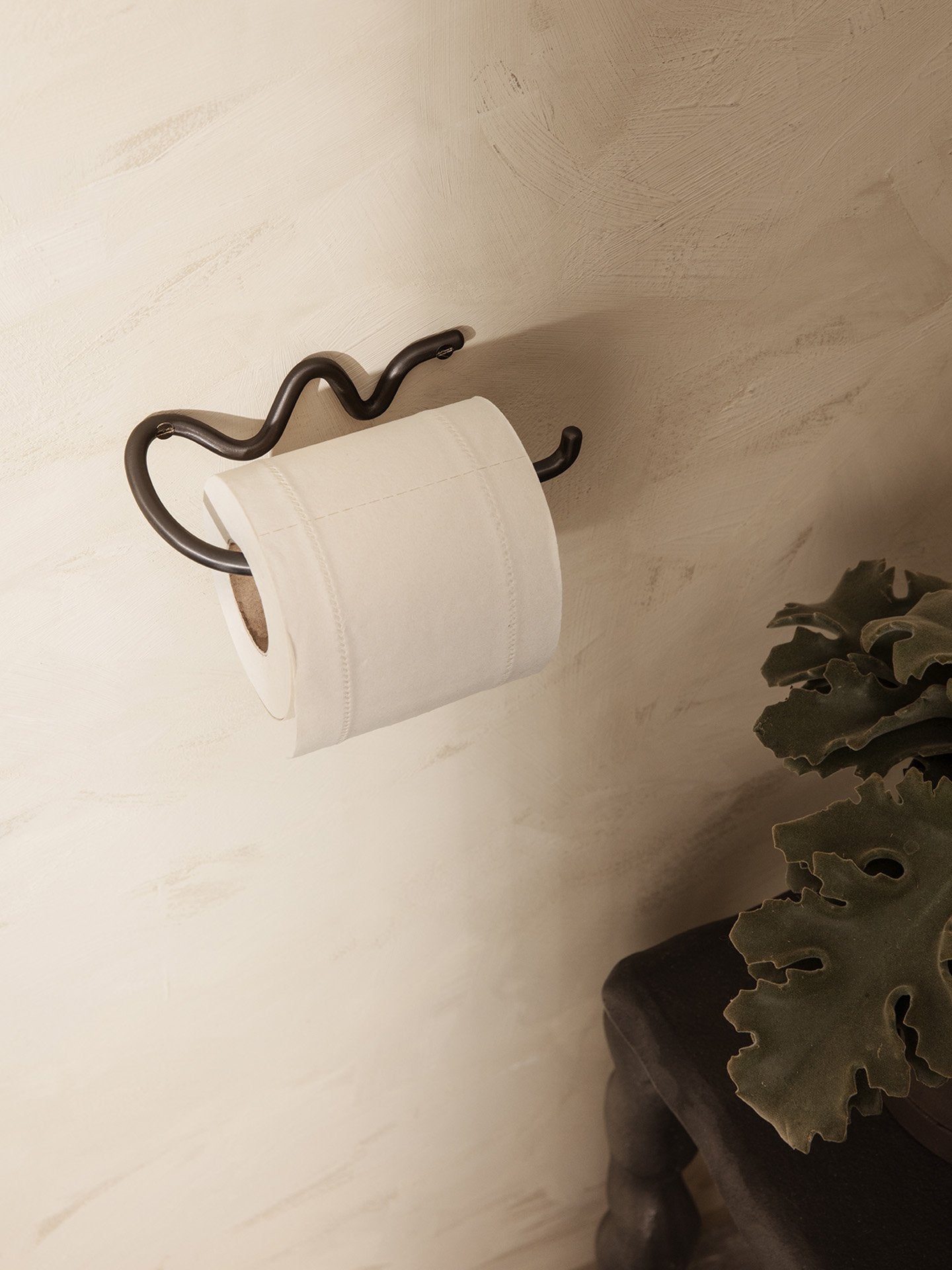 ferm Living - Curvature Kitchen roll holder