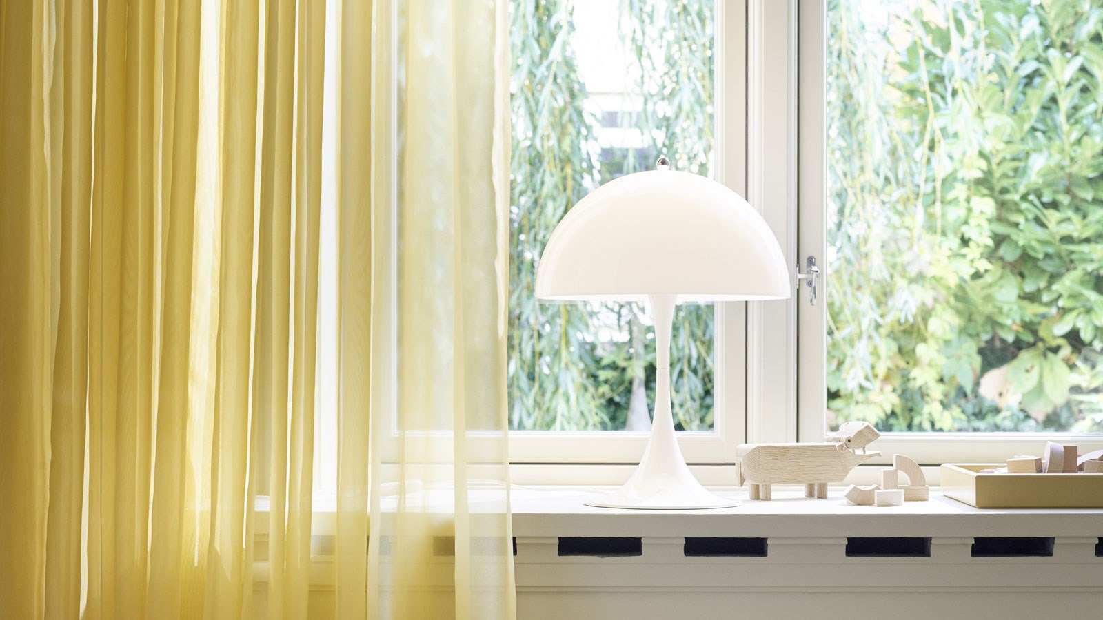 Buy Louis Poulsen Panthella table lamp 320 Opal by Verner Panton