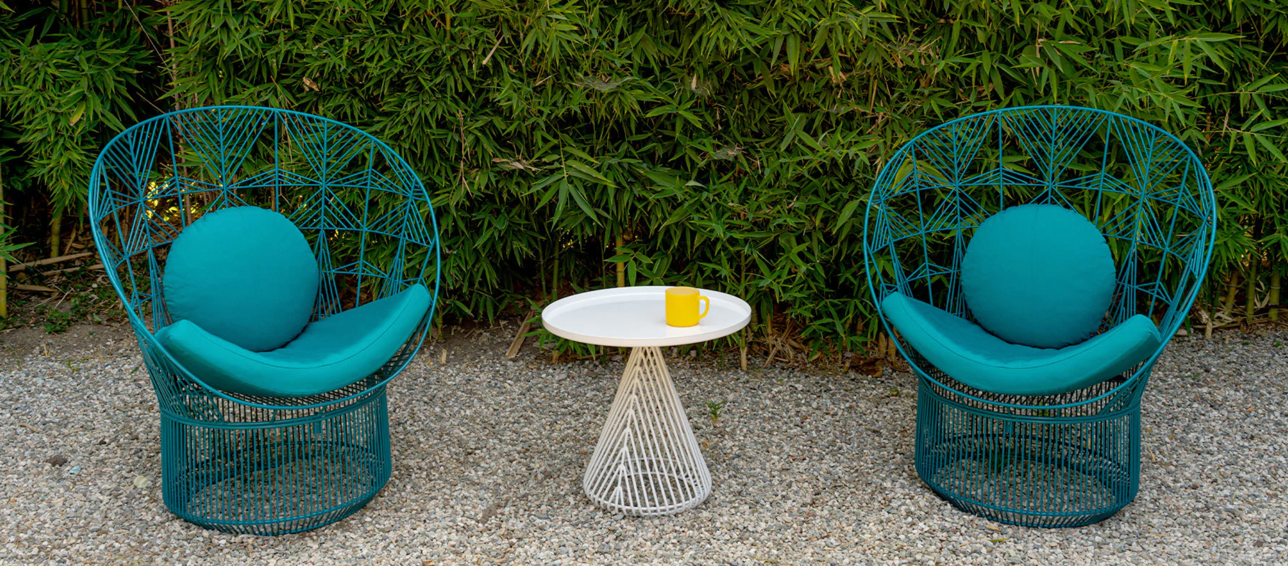 Outdoor outlet peacock chair